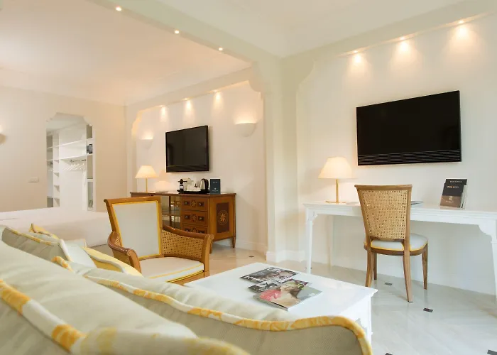 Отель Grand Royal