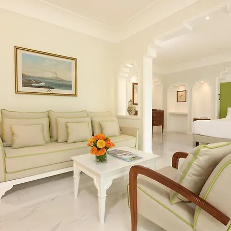 Grand Royal Hotel