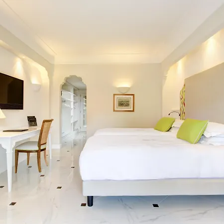 Grand Royal Hotel