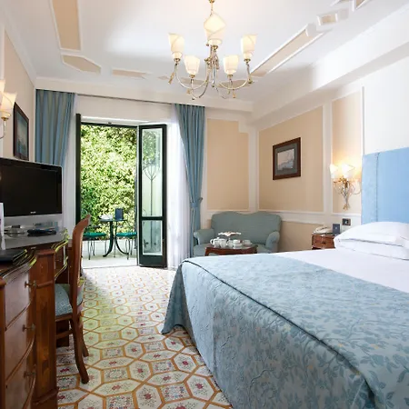 Grand Royal Hotel
