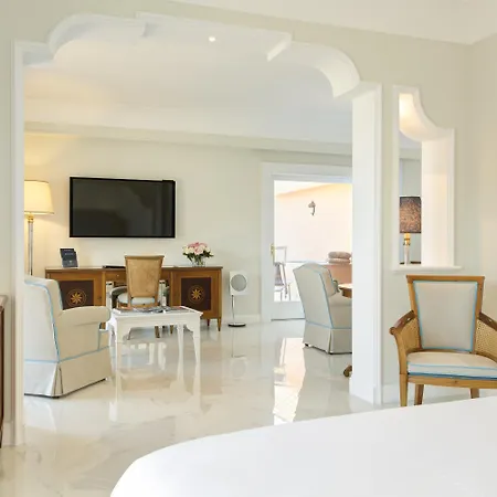 Grand Royal Hotel