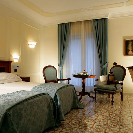 מלון Grand Royal 5*