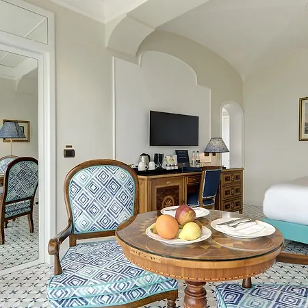 Grand Royal Hotel